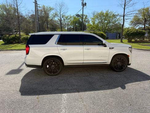 Used 2022 GMC Yukon Denali w/ Denali Premium Package image 4