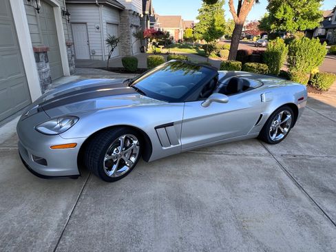 Used 2012 Chevrolet Corvette Grand Sport w/ 3LT Preferred Equipment Group RWD image 9