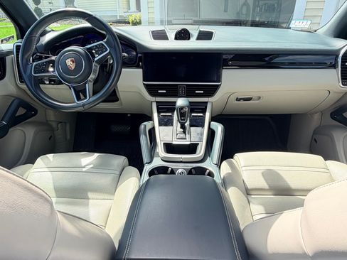 Used 2020 Porsche Cayenne AWD/4WD image 5