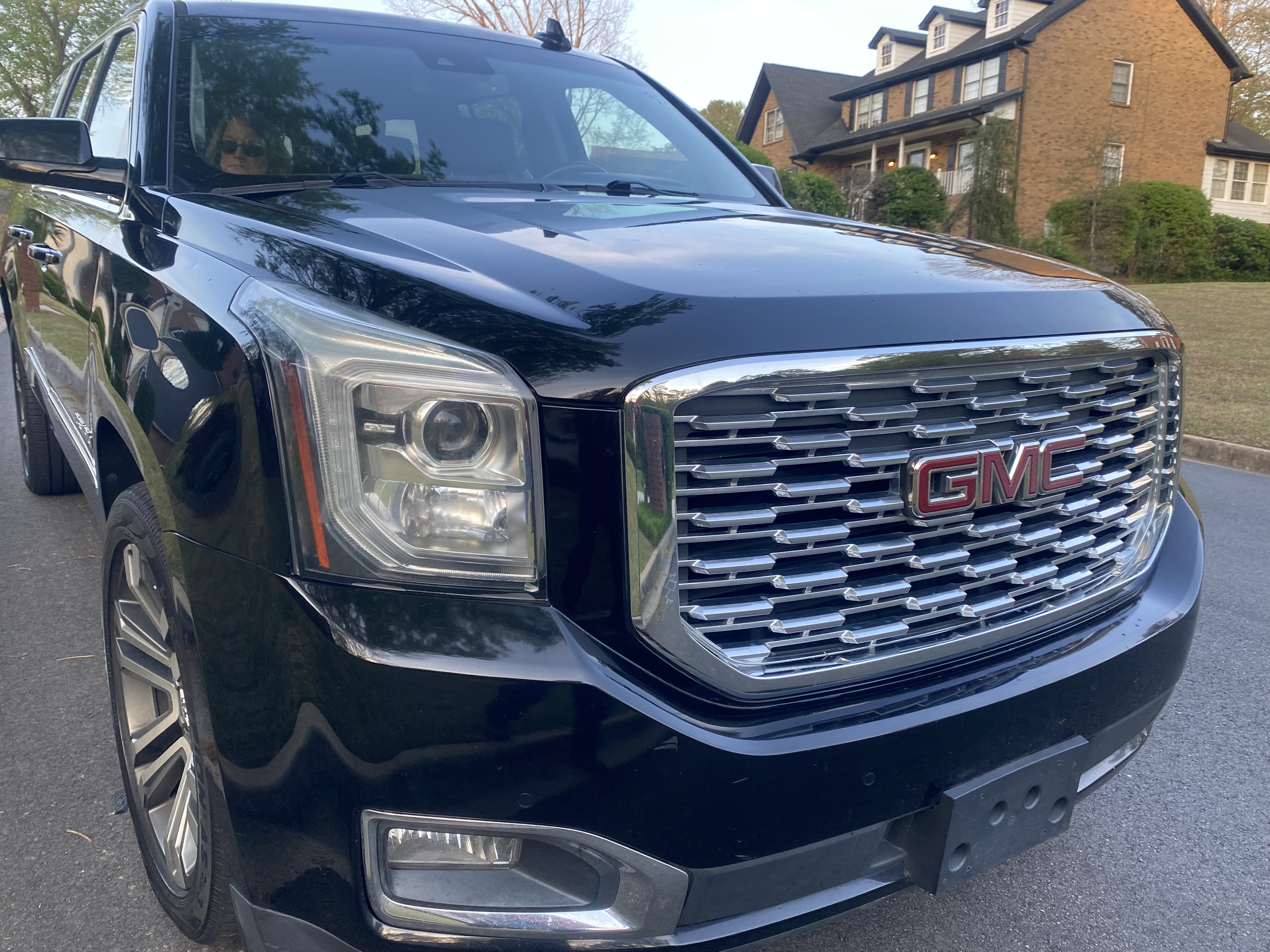 Used 2018 GMC Yukon XL Denali w/ Denali Ultimate Package AWD/4WD image 2