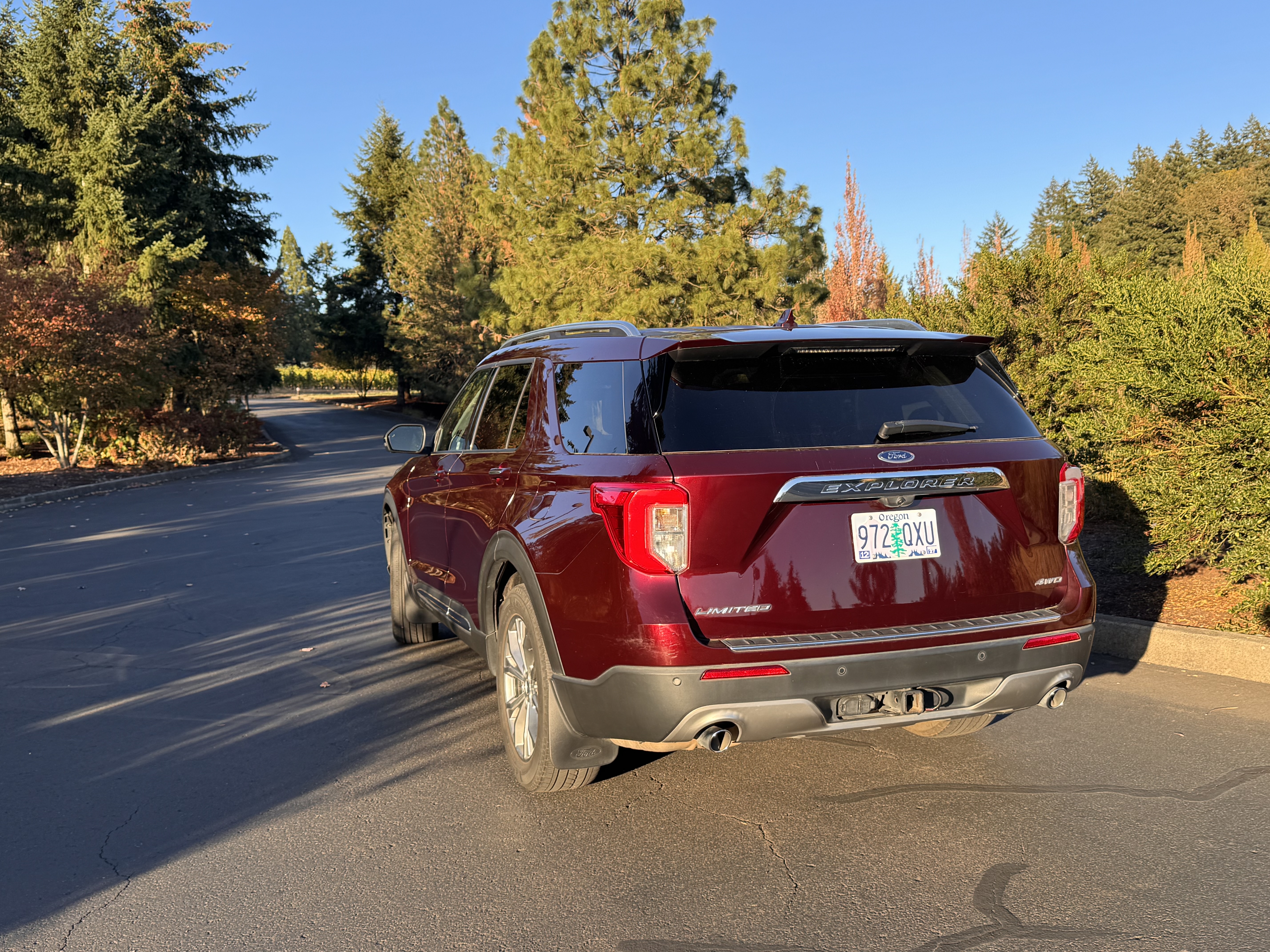Used 2022 Ford Explorer Limited w/ Equipment Group 301A AWD/4WD image 8