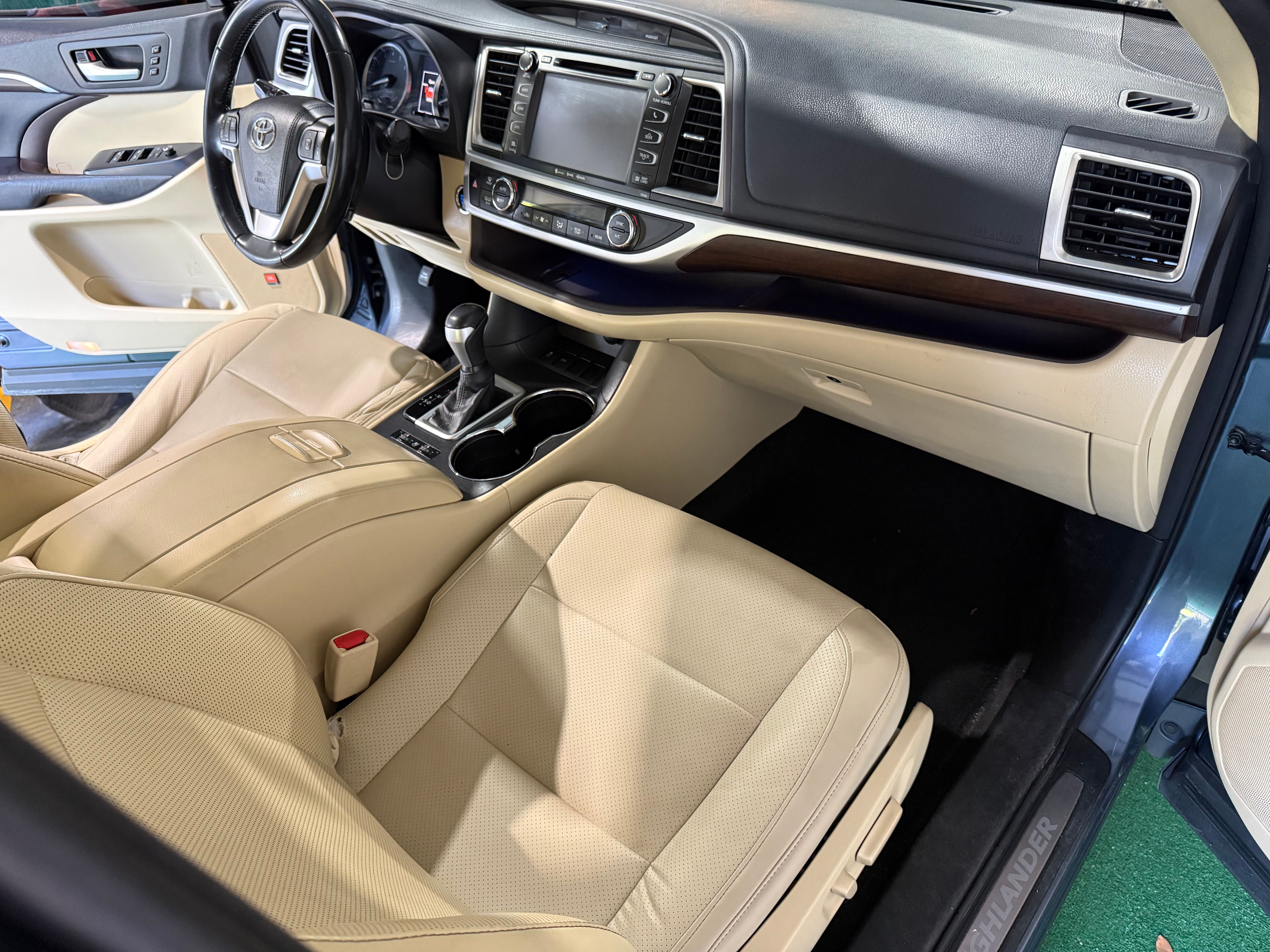 Used 2016 Toyota Highlander Limited FWD image 4
