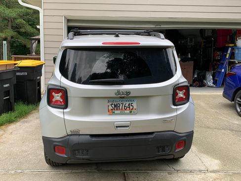 Used 2019 Jeep Renegade Latitude FWD image 6