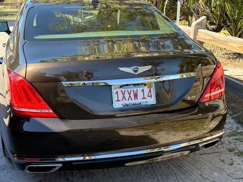 Used 2017 Genesis G90 5.0 Ultimate image 4