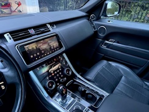 Used 2018 Land Rover Range Rover Sport HSE Dynamic image 15