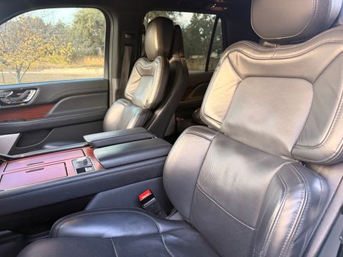Used 2023 Lincoln Navigator L Reserve image 10