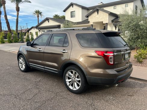 Used 2015 Ford Explorer XLT w/ Equipment Group 202A FWD image 1