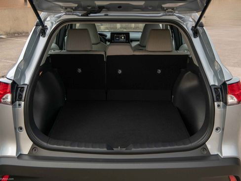 Used 2022 Toyota Corolla Cross L image 10