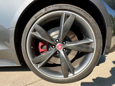 Used 2018 Jaguar F-TYPE R image 21