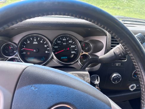 Used 2010 Chevrolet Silverado 1500 LT w/ Power Pack Plus AWD/4WD image 4