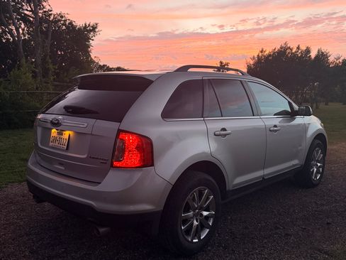Used 2011 Ford Edge Limited w/ Driver Entry Pkg AWD/4WD image 4
