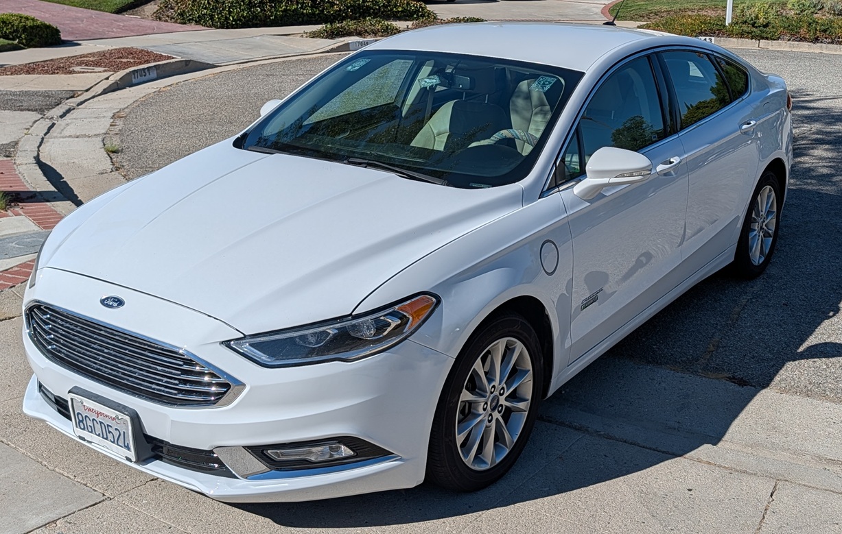 Used 2018 Ford Fusion Energi SE FWD image 2