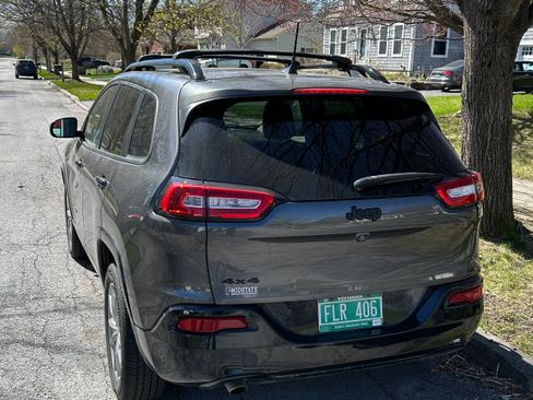 Used 2018 Jeep Cherokee Latitude AWD/4WD image 4
