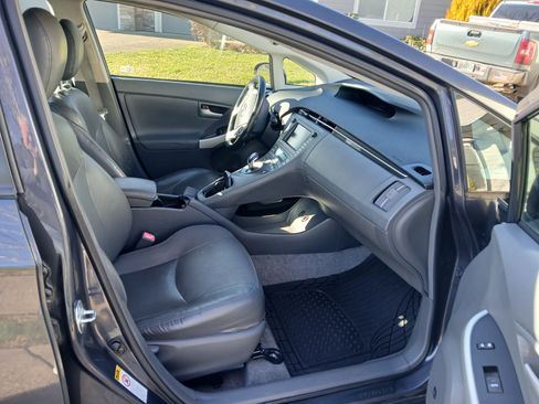 Used 2010 Toyota Prius Five image 9