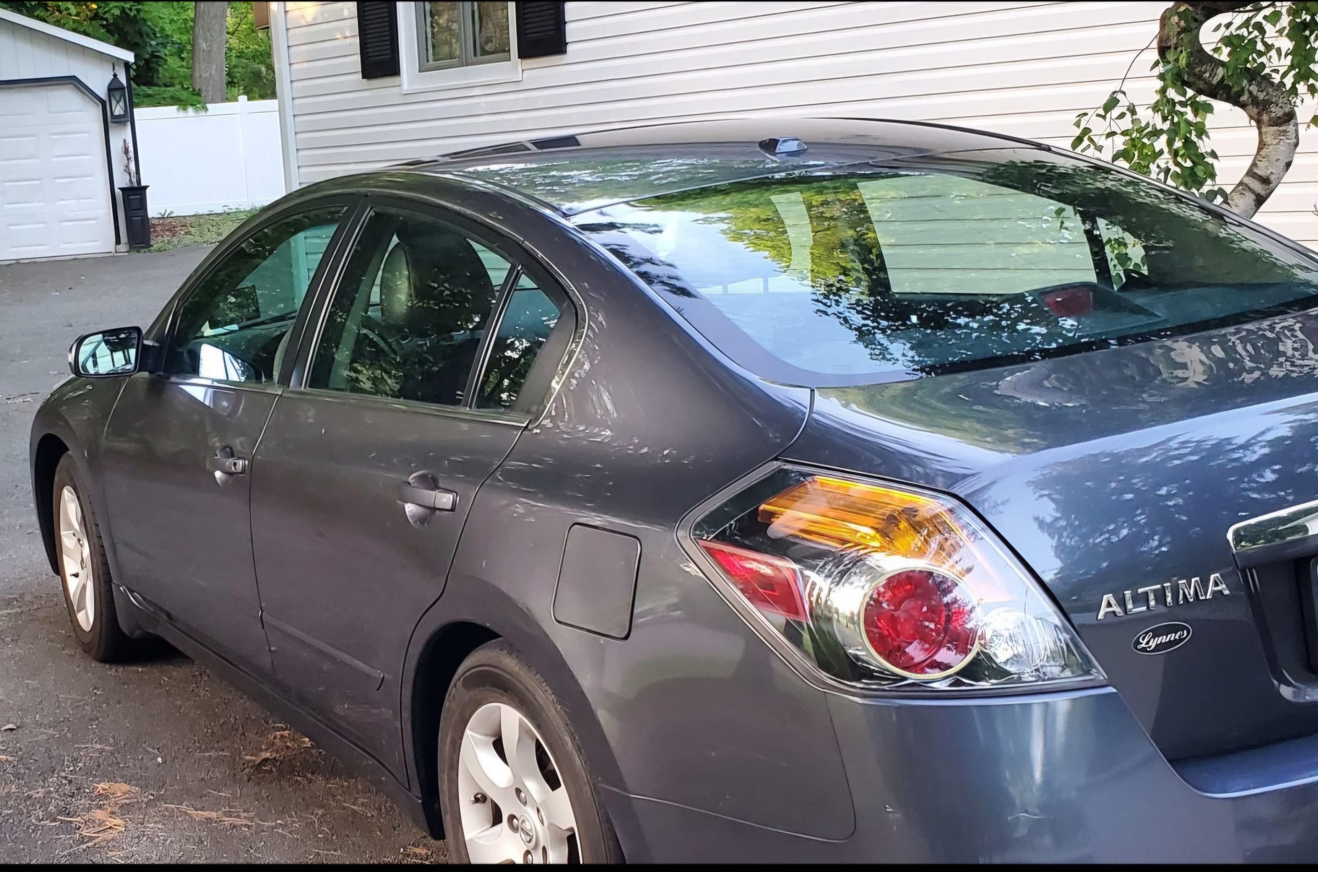 Used 2009 Nissan Altima 3.5 SL w/ Emergency Aid Pkg FWD image 3