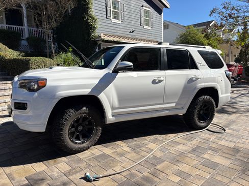 Used 2022 Toyota 4Runner TRD Sport w/ Technology Package image 1