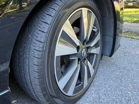 Used 2016 Nissan Sentra SL w/ Technology Package FWD image 11