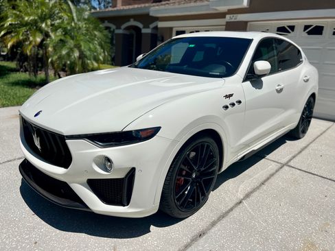 Used 2019 Maserati Levante Trofeo image 8