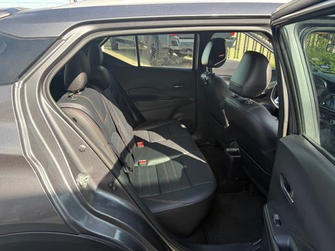Used 2019 Nissan Kicks SR w/ SR Premium Package FWD image 11