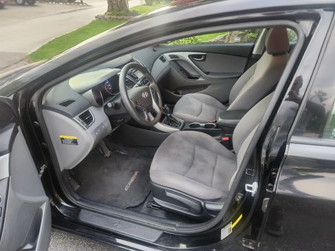 Used 2014 Hyundai Elantra SE w/ Option Group 02 FWD image 9