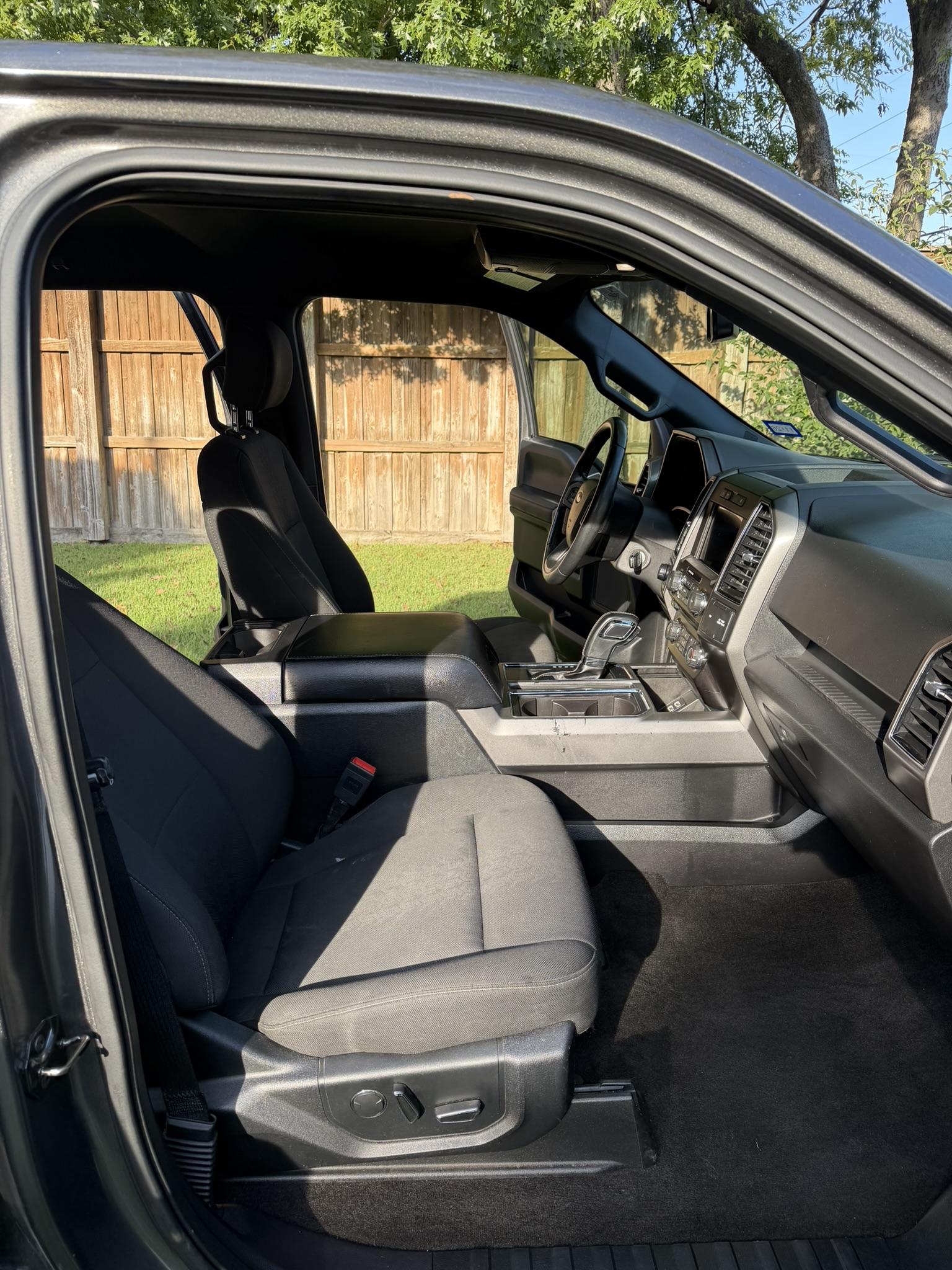 Used 2018 Ford F150 XLT w/ Equipment Group 302A Luxury AWD/4WD image 19