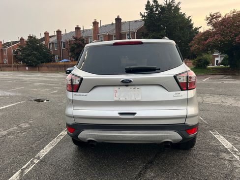 Used 2018 Ford Escape SE FWD image 5