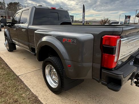 Used 2024 Ford F450 Platinum w/ FX4 Off-Road Package image 14