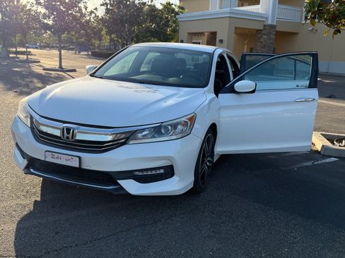 Used 2017 Honda Accord Sport image 4