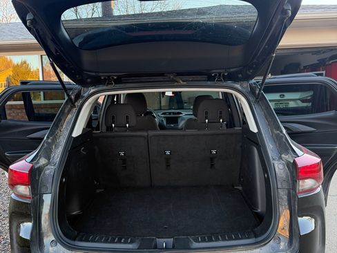 Used 2022 Chevrolet TrailBlazer LT image 2