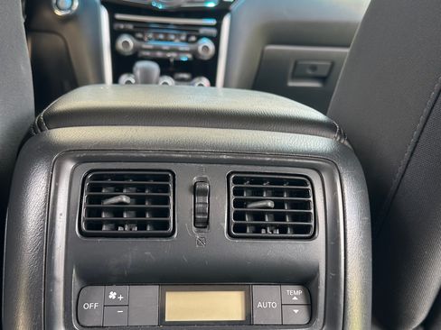 Used 2020 Nissan Pathfinder SV AWD/4WD image 19