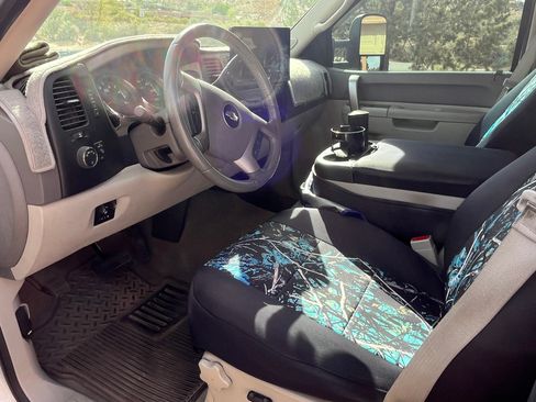 Used 2013 Chevrolet Silverado 2500 LT w/ Interior Plus Package image 5