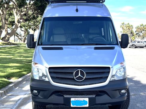 Used 2015 Mercedes-Benz Sprinter 2500 image 2