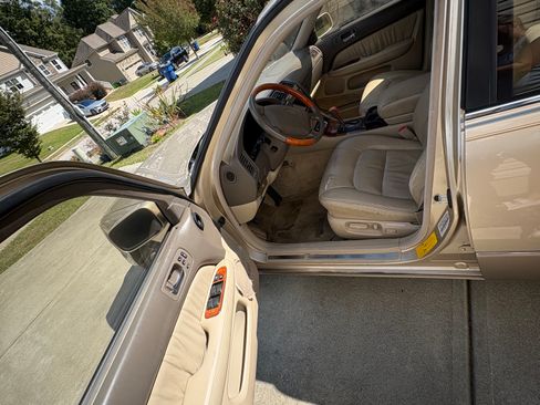 Used 1999 Lexus LS 400 image 19