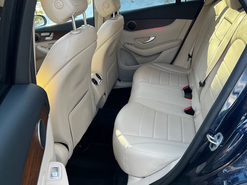 Used 2022 Mercedes-Benz GLC 300 4MATIC image 1