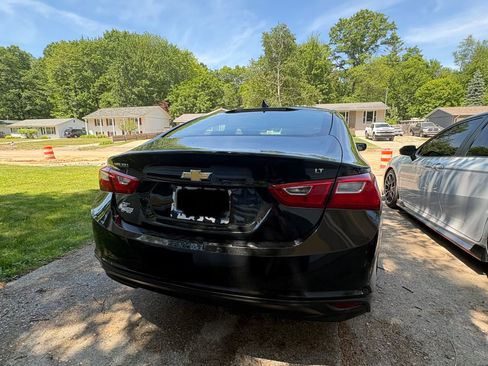 Used 2017 Chevrolet Malibu LT FWD image 5