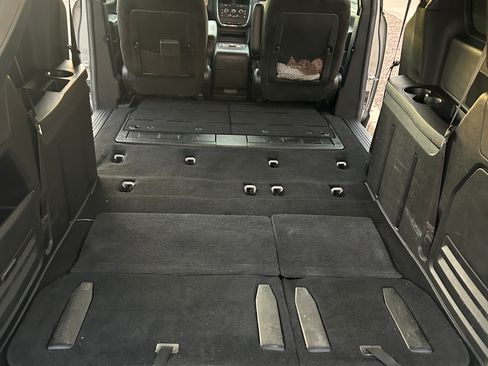 Used 2016 Dodge Grand Caravan SXT w/ UConnect Hands-Free Group image 6