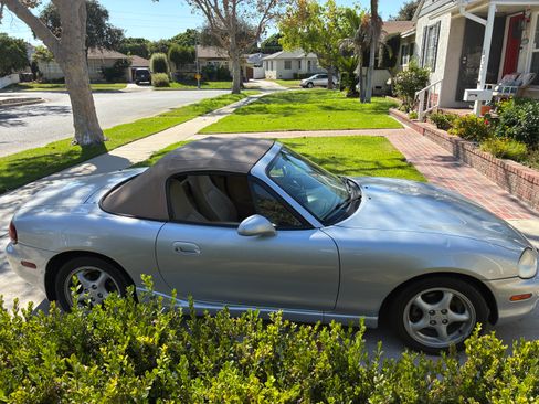 Used 2000 MAZDA MX-5 Miata LS RWD image 9