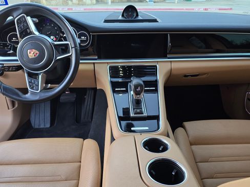 Used 2017 Porsche Panamera 4 image 10