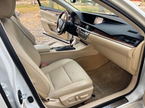 Used 2015 Lexus ES 300h image 21