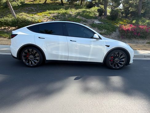 Used 2020 Tesla Model Y Performance AWD/4WD image 2