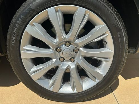 Used 2017 Land Rover Range Rover Supercharged AWD/4WD image 11