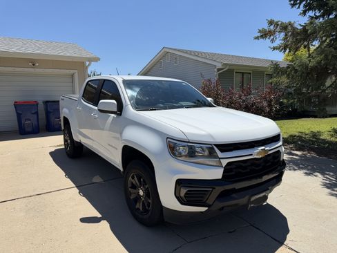 Used 2021 Chevrolet Colorado LT AWD/4WD image 2
