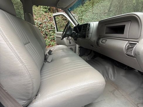 Used 2001 Chevrolet Silverado 3500 2WD Regular Cab HD image 14