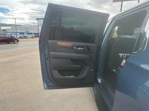 Used 2025 GMC Yukon XL Denali image 1