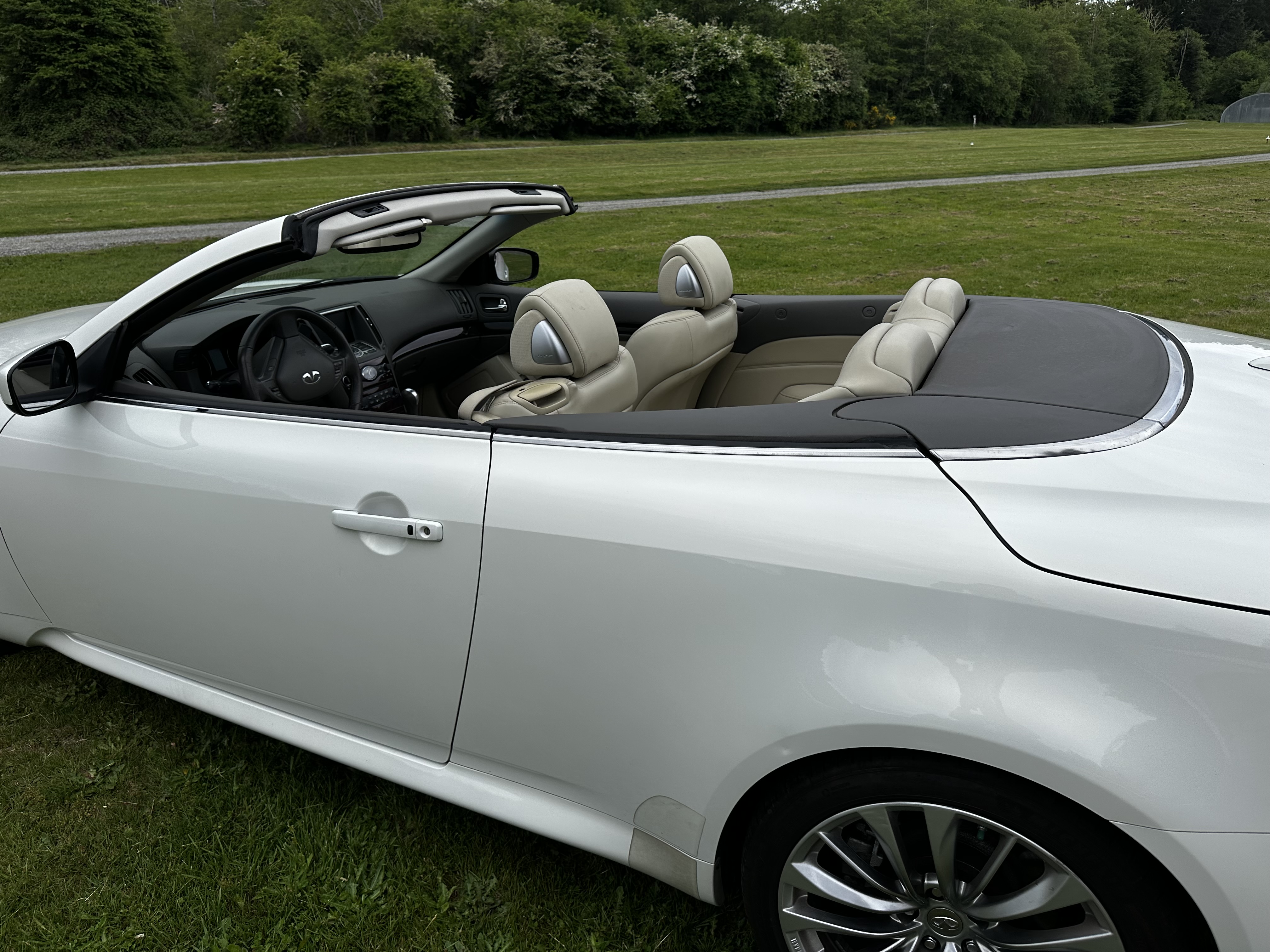 Used 2011 INFINITI G37 Convertible w/ Premium Pkg RWD image 13