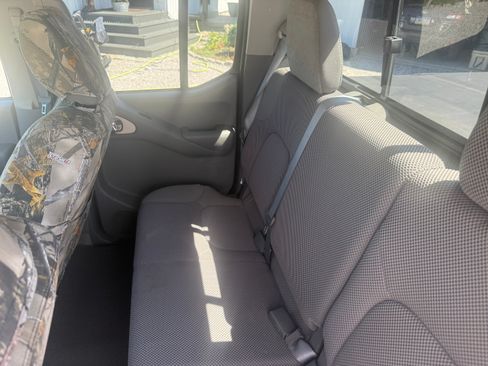 Used 2015 Nissan Frontier SV AWD/4WD image 13