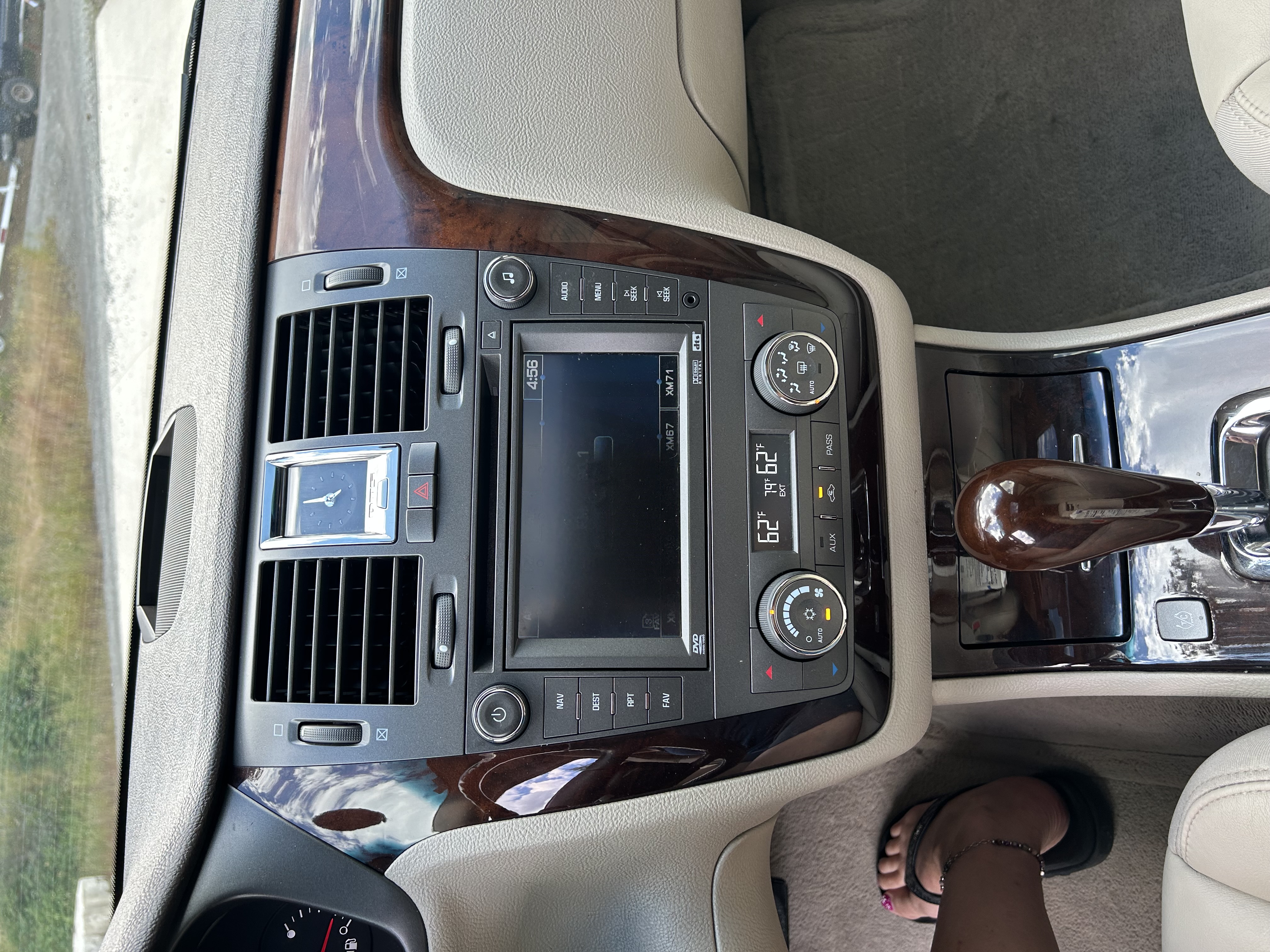 Used 2010 Cadillac DTS Luxury FWD image 15