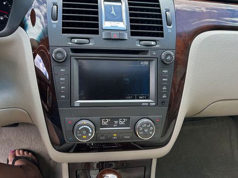 Used 2010 Cadillac DTS Luxury FWD image 15