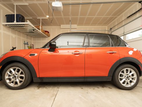 Used 2021 MINI Cooper 4-Door Hardtop w/ Storage Package FWD image 8