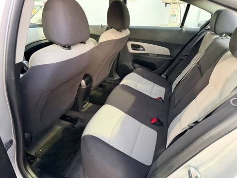 Used 2014 Chevrolet Cruze LS image 9